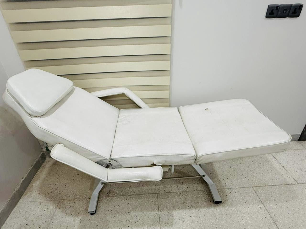 عليكم السلام
عيادة للبيع حديثة وجديدة جداً
تحتوي على

جهاز اشعة
مكتب
مكتب رسبشن
ثلاجة صغيرة
سبلت
حوض سمك
تخم
تلفاز
ميز ادوات 
سدية تجميل 
مكانها بغداد الدورة


**إذا كنت صاحب هذا الإعلان وتريد حذفه لأي سبب، رجاءا أرسل رسالة إلى الدعم الفني**