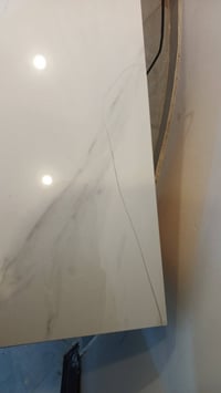 ميز تركي • استعمال قليل • صدع باللوح