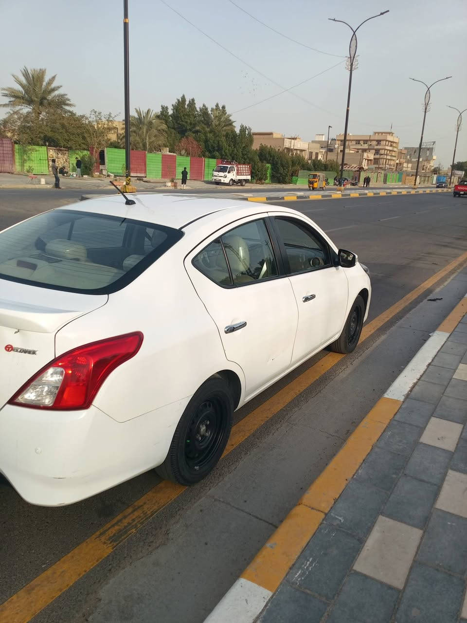 سني موديل ٢٠٢٤ بهيه شخطه بسيطه بالباب الخلفي مكفولة ماشيه ٦٥الف سعر 118$  وبيها مجال بسيط رقم اربيل سنويه بسمي العنوان بغداد لأمين حي رئاسة رقم الهاتف ***********
