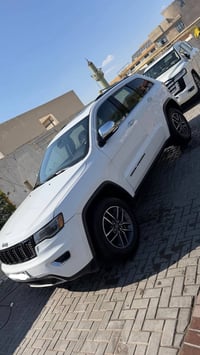 بسم الله الرحمن الرحيم جيب جراند شيروكي 2019 لمتد   فول مواصفات 1/1 💯 ...