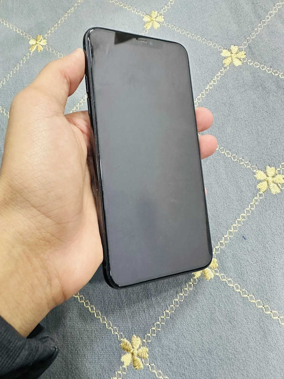 سلام عليكم للبيع ايفون 11برو ماكس نضافة 90‎%‎ بطارية 71 شرط مامفتوح بس  السماعة الفوك واكفة والباقي شرط السعر 200 وبي مجال 
للاستفسار ***********
