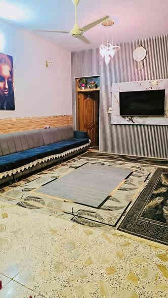 للبيع بيت 125 متر طابقين صب كونكريت شارع 12 مفتوح على الشارع التجاري قطاع 84 الشريط حي ميسان يحتوي الطابق الاول غرفة و صالة و مطبخ و استقبال و تخاريج و الطابق الثاني غرفتين و صالة و صحيات السعر 187 وبي مجال للاستفسار اتصل ***********
