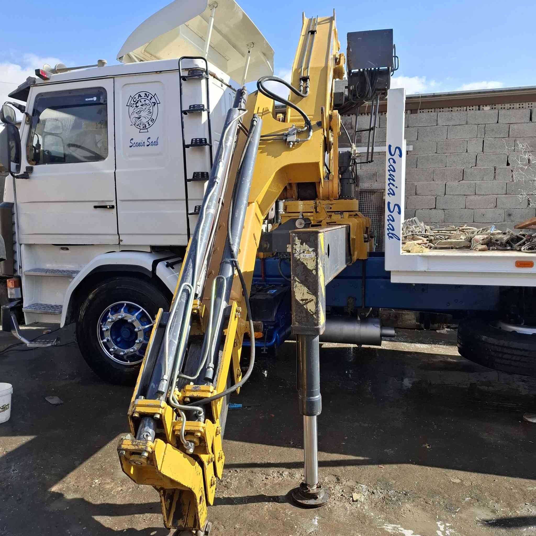 البيع سكانيه ١١٣ جهاز ١٢طن ٣ سلايتات رقم انبار، سنويه جديده بل سنويه راس تريله مكينه ١٣ كير،٥/٥ سنكل دبل تاير ويل كب بدي جديد شمالي جاهزه العمل مكان بغداد الاستفسار *********** شراي يتصل
