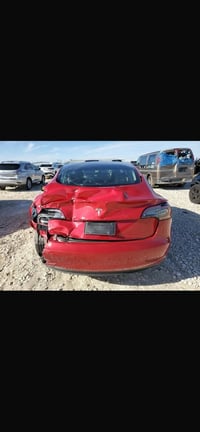 تسلا موديل 3 للبيع صور الضرر مرفقه موديل 2023 ماشية 35000 كيلو بدون اي...