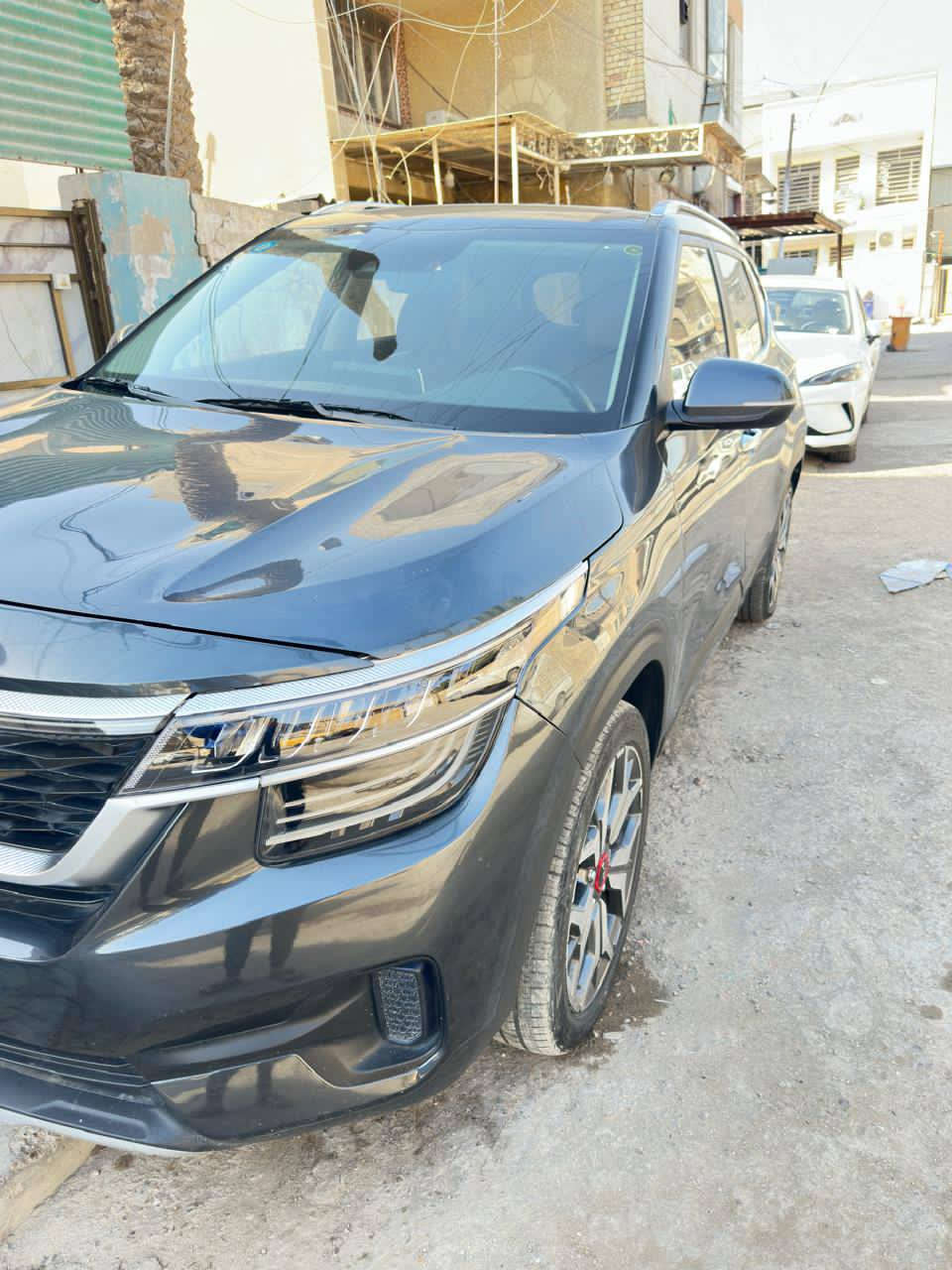 سلام عليكم اخوان 
سيارة كيا سليتوز مديل 23 فول الفول ماعده الفتحه ماكومواصفه بل عالم مابيها كشنات جلدماروني ابلاد قطعتين تبريد رادارات وحساسات دايرمداير السيارة وقوف ذاتي موس تحكم بل قياده مال ثلوج ورمال وجبال وبي اهواي شغلات اتخص القياده الكشنات تتفئه وتبريد هنبريك بصمه والابواب بصمه وتشغيل بصمه وبعدبيها اهواي شغلات مواصفات حادثها دعاميه وباب السايق وبدلات نفس الون بله دواخل ابدوالسيارة جديده جداً ماشيه34 الف سعرها 16 الف دولارماكوهيجي مواصفات وهيجي موصفات ابهيجي سعرابد بيع اوامراوس الاتصال على رقم ***********
