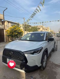 ( للمراوس مع كامري حديث ) كروس 2025  محرك 2000 هايبرد السيارة عليهه كم...