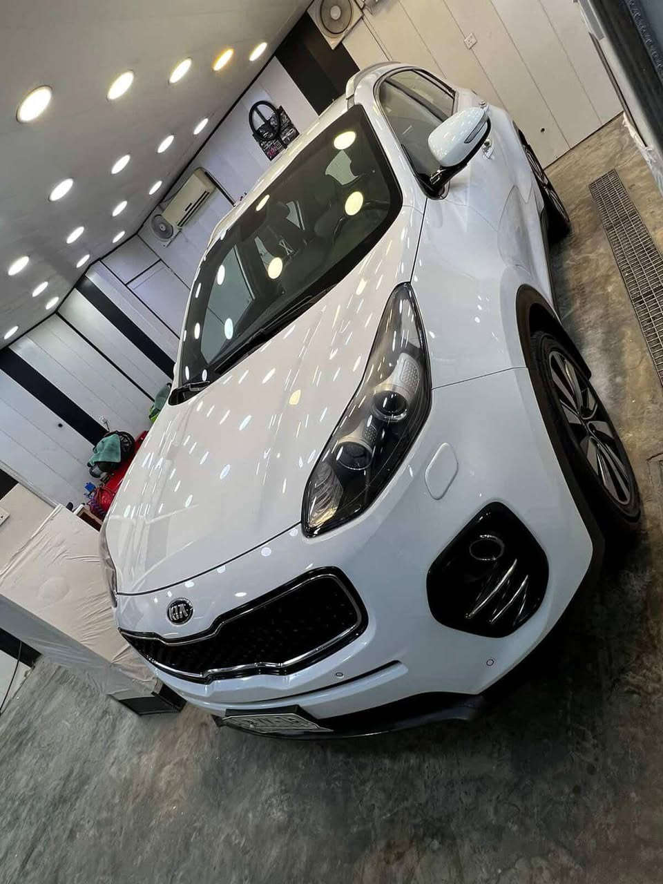 السلام عليكم
كيا سبورتاج 2019 خليجي 

رقم بغداد

ماشيه110كيلو 

محرك دوش 2000 مواصفات خليجيه

الاضرار 

جزء جاملغ خلفي موضح بالصوره مصلح كامل

كذلك باب عكس السايق مبدله بباب جديد نتيجه ثقب بالباب القديم (موجود الباب القديم)

السياره كامله ونظيفه جاهزه 

السعر 179$ورقه

مكانهه البلديات السياره باسمي 

سنويه جديده وتحويل ثاني يوم

للتواصل على الرقم

***********
