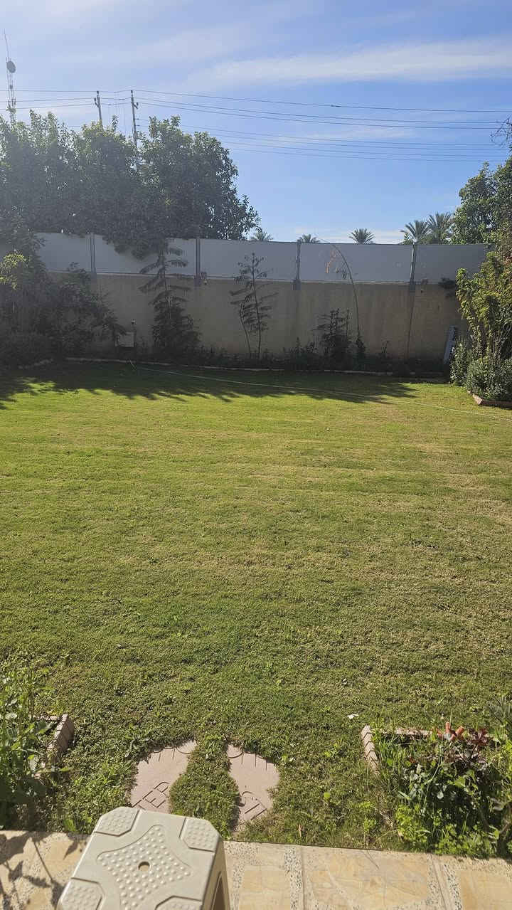 السلام عليكم 🇮🇶للبيع دونم ونصف واقع حال دونمين ونصف طابو زراعي سند مستقل تحويل مباشر باسم المشتري في بغداد الراشديه البوحيات قرب مدرسه الواحه الخضراء تحتوي على بيت كبير خمس غرف نوم سويتين صحيات حديقه كراج بوردات صحيات خارجيه حديقه اماميه وخلفيه حقل لتربية الماشيه او الدجاج او الطيور تبعد عن ضفاف نهر دجله ميتين متر اطل على الشارع الرئيسي الرابط بين جزيرو بغداد وناحية الراشديه تبعد عن جسر المثنى ربع ساعه وعن ناحية الراشديه خمس دقايق للاستفسار الاتصال على الارقام الاتيه الليث الحياني للعقار (***********)(***********)
