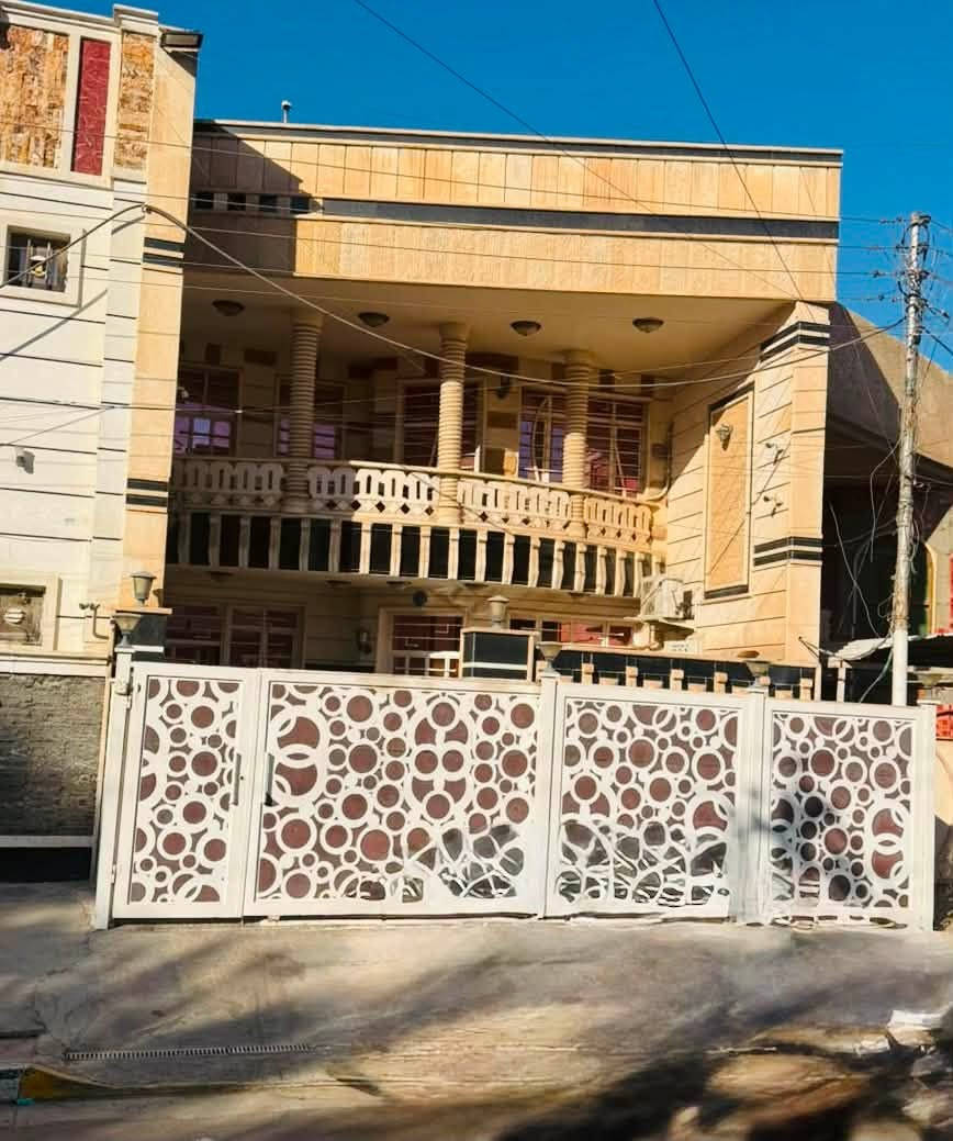 السعر 330 وبي مجال 
دار للبيع المساحة 150 م واجهة 7 ونص في 20 
حديث ونضيف البيت يحتوي على غرف نوم عدد 4 
+ صالة وحولي ومطبخ وخدمات 
📍حي الجهاد مربع البيداء 
قرب الشارقة على شارع 15 م 
السعر مناسب *********** 
نستقبل جميع العروض العقارية
