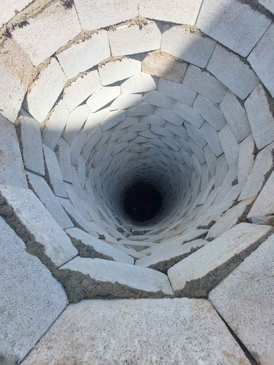 سلام عليكم يوجد كادر لحفر الخزانات الدائرية حسب الطلب وبسعار مناسبه حفر وبناء وصب ر***********
