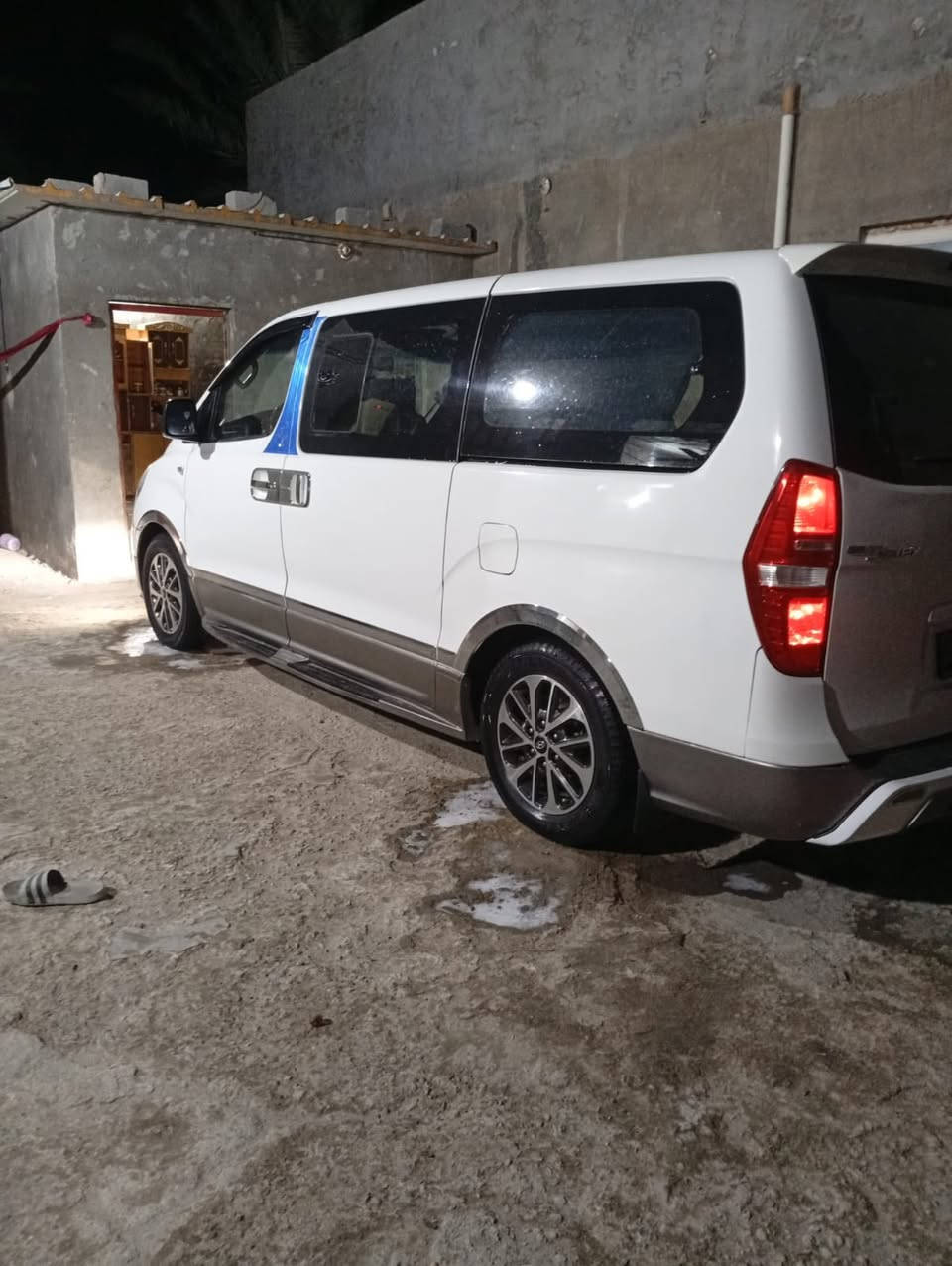 السلام عليكم سياره ستاركس موديل ٢٠١٠ سياره جاهزه ماعيزه برغي مكفوله كفاله عده الجنطه بيه مكينه بلاديه  حداديه تخم تاير كير اكسن خير من الله مكان السياره بابل قضاء القاسم خواني اني مكلف بالنشر تصل ***********
