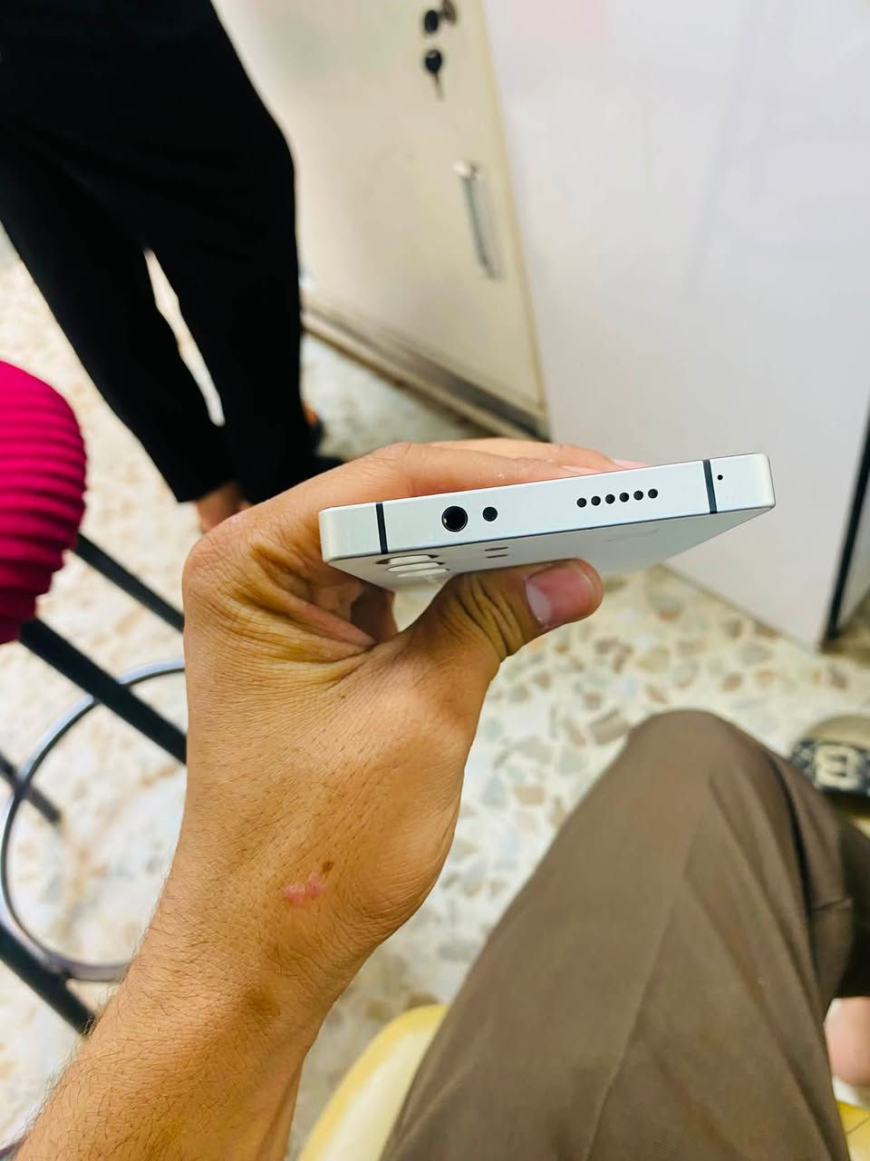 ريد مجك 10 pro
ذاكره 256 بطاريه 7200 نضافه 100 ب 100 لون ابيض مميز .شفتات منه وبي ببجي يفعل 120 فريم 

هيرتز الشاشه 144 مروحه تبريد منه بي مواصفاته معروفه سعره 725 وبي مجال قليل  كفر وشاحنة اصليه 

مكاني كربلاء حي العامل سوق الاخير  ***********
