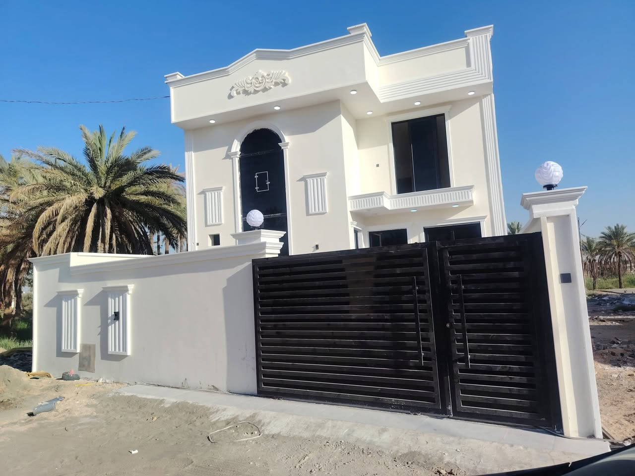 سلام عليكم دار مساحه ٢٠٥ متر بناء درجه أولئ التندر مالته موجود بناء ٢٠٢٦ طابوك كل شي موضح بالفيديو للبيع المكان ورديه داخل قرب الإمام سيد مستشفئ وطريقه الاخر خلف مستشفئ الحياه حي الجزائر  سند ٢٥ طابو زراعي لاستفسار ***********
