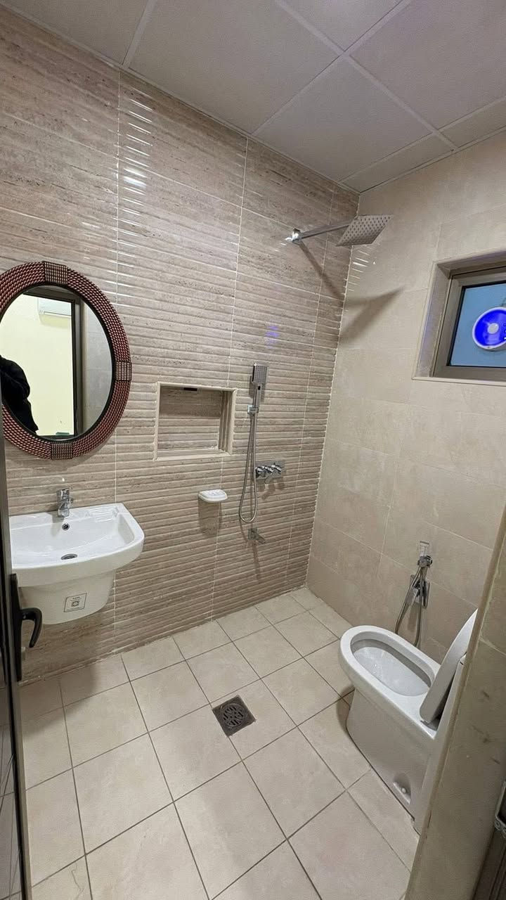 💎 للإيجار في السيدية 💎
📢 منشور رقم: ((587))
للإيجار في السيدية
شقة طابق اول
زيرو مودرن 

تتكون من:
• 2 غرف نوم
• صالة
• مطبخ
• خدمات
💰 بدل الإيجار: 900 ألف 
موقع السيدية شارع الكويتي 

📞 للاستفسار أكثر لاتصال عبر

 الرقم التالي ***********
