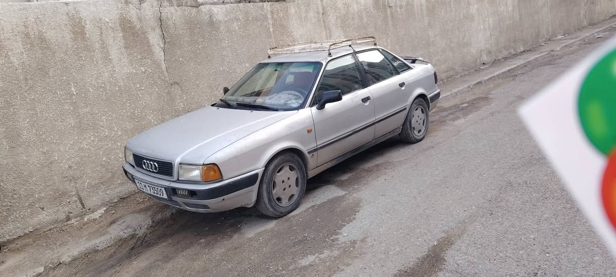 سياره اودي 92 للبيع سياره بلاديه بدون صبغ رقم بغداد انكليزي الجديد بسمي سنويه لسنه 2030 للبيع السعر 25 ورقه مكاني بغداد رقمي ***********
