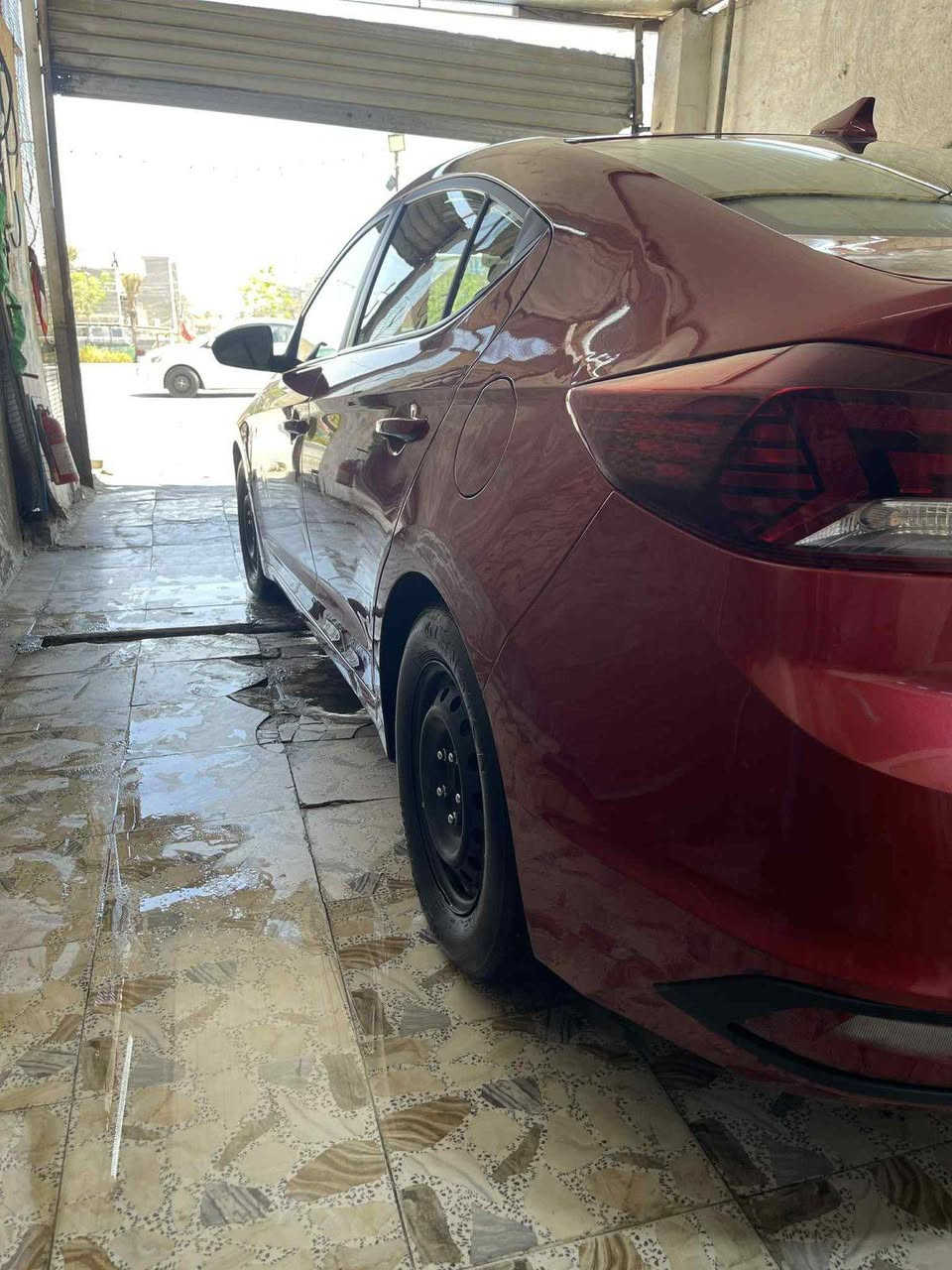 سلام عليكم شباب مرخصت ادمن الانتره 20 للبيع حادث جاملغ وربع بنيد  سعر 122 رقم رولي بغداد ***********
