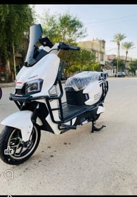 لام عليكم صاعقه للبيع جديده بعدها بلضمان ملف ٢٠٠٠ بطاريات ٦ مسطره وصل ...