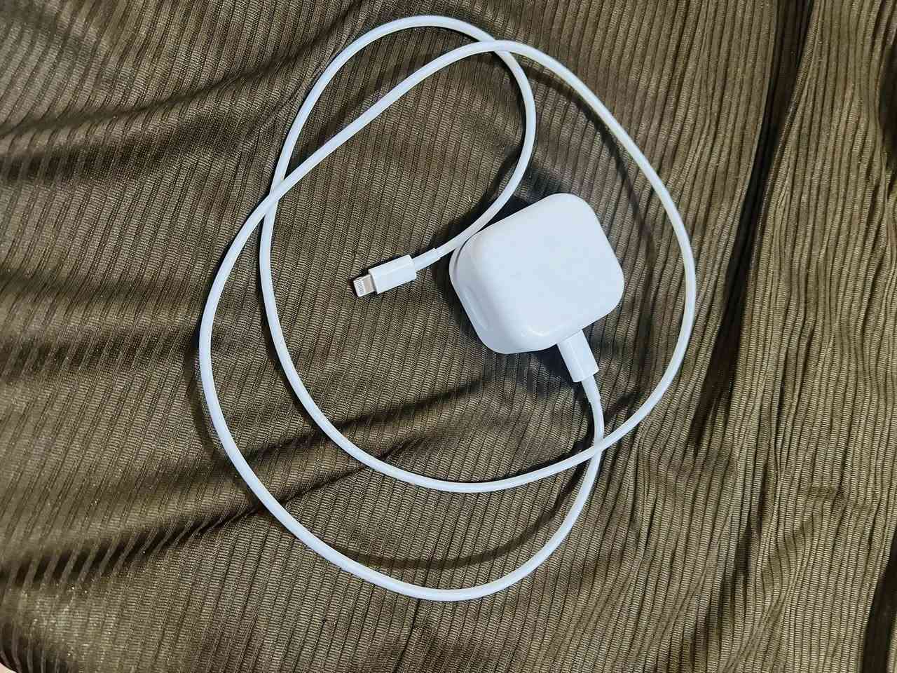 شاحنه ايفون 13 برو ماكس بعدهي كارتون ستخدام قليل سعر 20 مكاني كرمت بني سعيد 

‭0787 113 0025‬
