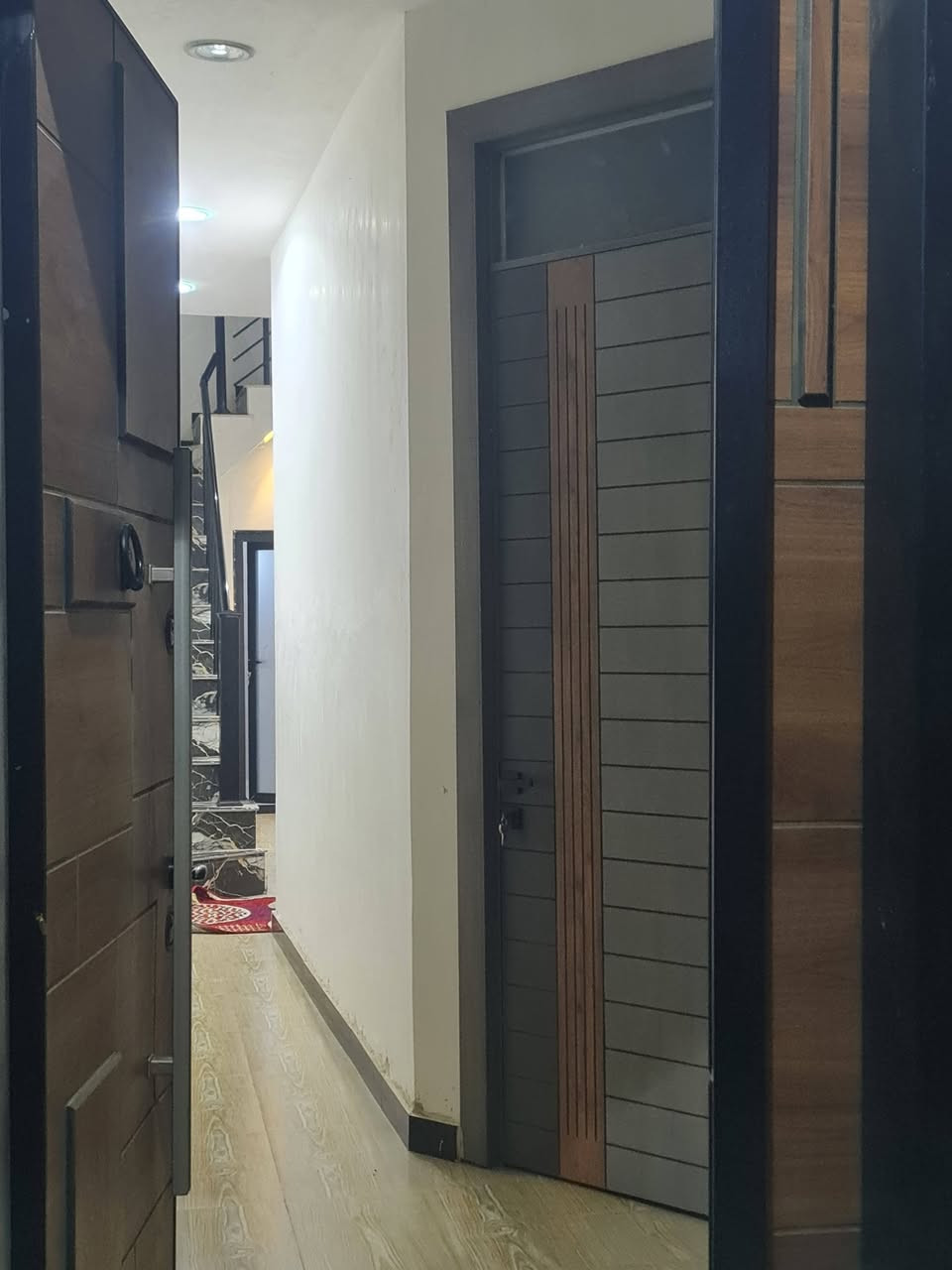 بيت للبيع منطقه حسينيه ٢٦ مقابيل منتزه مساحه ١٥٦ متر بناء،٢٠٢٥ جاهز للسكن قريب من شارع حشد وقريب من منتزة موقع بظهر تجاري 
غرفتين نوم وصالتين واستقبال ومطبخ وحمام عدد ٢ 
سعر ١٢٠


**إذا كنت صاحب هذا الإعلان وتريد حذفه لأي سبب، رجاءا أرسل رسالة إلى الدعم الفني**