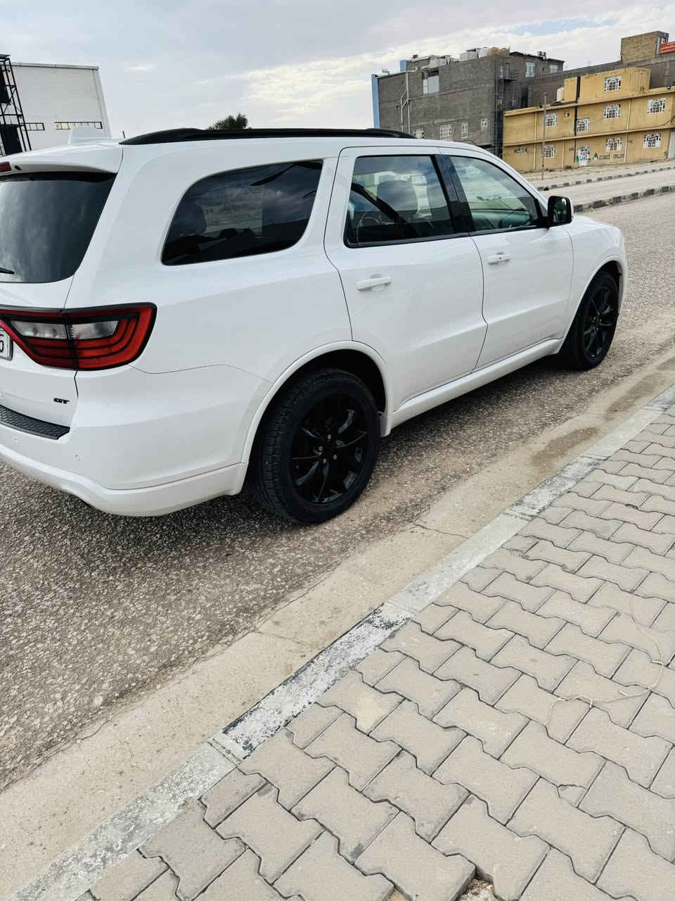 السلام عليكم

للبيع دوج دونكو وارد امريكي 2017 

فول مواصفات 

فتحة 

بصمة 

جنطة كهرباء 

كشنات جلد الاماميات كهرباء

كشنات تدفئة امامي وخلفي 

مري وستيرن تدفئة 

مري قلاب 

باقي المواصفات واضحة بالصور 

السيارة شادلها بساتم موديل 2014 

شرط لاتنقيص ولا تبخير ولاصوت 

تخم تاير جديد حدادية جديدة 

صور الحادث بالمنشور 

والسونار موجود بالصور 

السعر 228 وبيها مجال 

العنوان بالنجف   ***********
