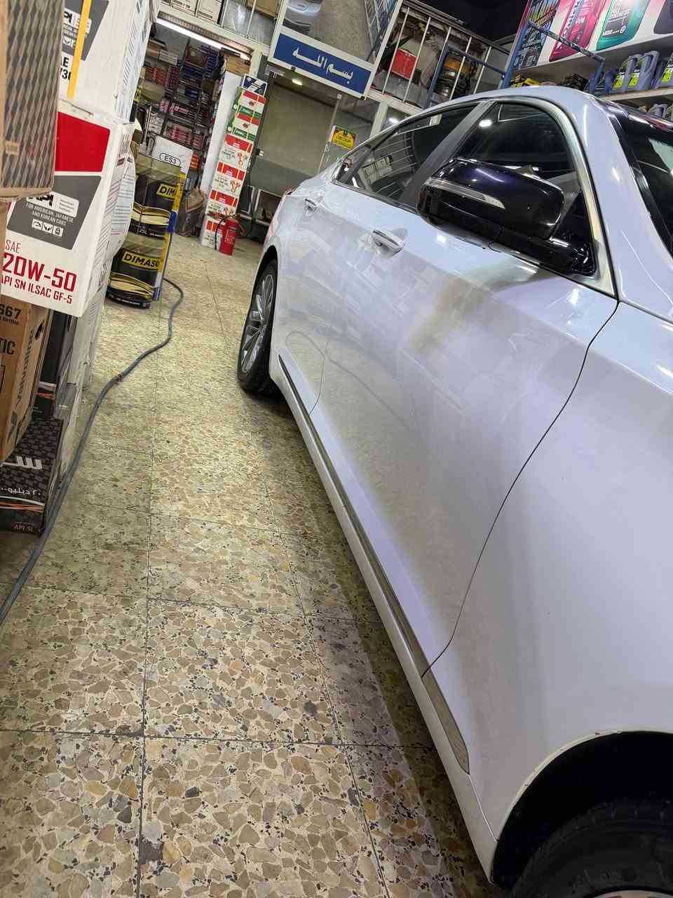 : جينيسيس G80 موديل2016 (وارد أمريكي) -حادث جدا بسيط
المحرك: 6 سلندر (V6) سعة 3.8 لتر - أداء قوي واقتصادي.

اللون الخارجي: ابيض .

اللون الداخلي: جلد اسود جديد 

ناقل الحركة: أوتوماتيك 8 سرعات.

المواصفات الفول (1/1):

سقف بانوراما بالكامل.

نظام بصمة (تشغيل + أبواب).

شاشة ملاحة كبيرة ونظام صوتي Lexicon الفاخر.

رادار أمامي، تنبيه الخروج عن المسار، ونظام النقطة العمياء.

بروجكتر (HUD) لعرض السرعة والمعلومات على الزجاج الأمامي.

كراسي كهرباء مع نظام تدفئة وتبريد.

صندوق خلفي ذكي (يفتح تلقائياً عند الاقتراب).

كاميرا خلفية دوارة مع حساسات أمامية وخلفية

السعر 178

***********
