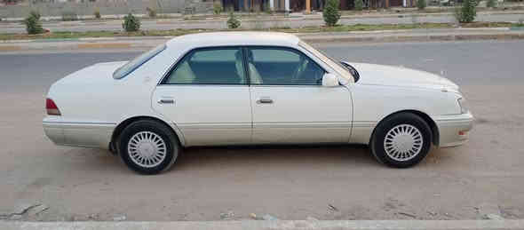 سلام عليكم سياره كراون جاهزه مكفول من لعيب لشرعي منضومت زنون حداديه عربانه جديده تبريد شغال جهازه سعر95 بيه مجال لشراي سياره مال بيت ما متعوبه تصال علئ رقم ***********
