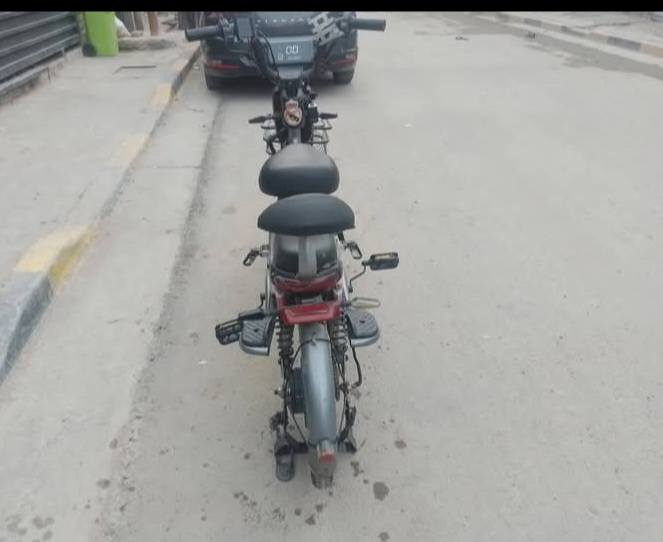 سلام عليكم دراجة شحن للبيع دراجة جهازه مابيه اي نقص حجم 20 بطاريات جديد تشغيل عن بعد بيه بصمه2 و سويج 2 بيه جهاز نذار مانع سرقه ستاند هاتف بيه بلتوث السعر 350 الرقم *********** المكان بغداد حي الجهاد الفرات
