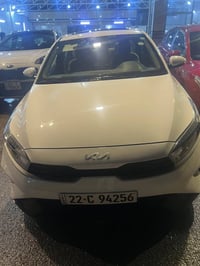 سيراتو 2024 خليجي فتحه وشاشه وحساسات  داخل مخمل لون بيجي بيها كم رصعه ...