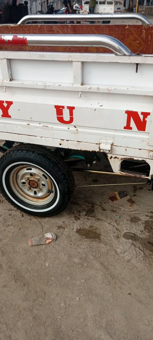 السعر 1,700 وبيها مجال مكانه ناصريه قرب سيطر تعال بعضهم يم عمود 19 *********** السعر 7100 وبيها مجال مكان الناصريه قرب سيطرته على بعضهم عمود 19 والشراي سهله يدلل موديل ستوته 14
