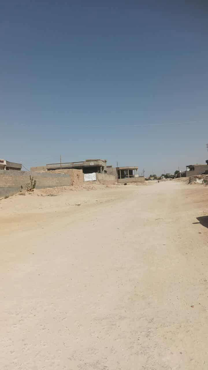 هيكل مسقف للبيع. 
غير مسجل. 
مساحة الهيكل 360م. 
واجهة 12م ونزال30م. 
يحتوي الهيكل على. 
مطبخ. 
غرفتين نوم. 
ممر داخلي. 
صحيات داخلية. 
صحيات خارجية. 
السقف صب مسلح. 
والغرف من الداخل مصطر جص. 
مقابل جامع الرقيب ومدرسة النواعير. 
ملاحضة: يرهم نصف الملغ والباقي اقصاد. 
السعر المطلوب 22مليون وبي مجال للتفاوض  
عنوان المكتب📍 الانبار قضاء حديثة سوق الحي العسكري قرب اسواق ابو حسين 
أ.استاذ هشام حسين ابو احمد ***********واتساب ***********
رائد المعاضيدي ***********
