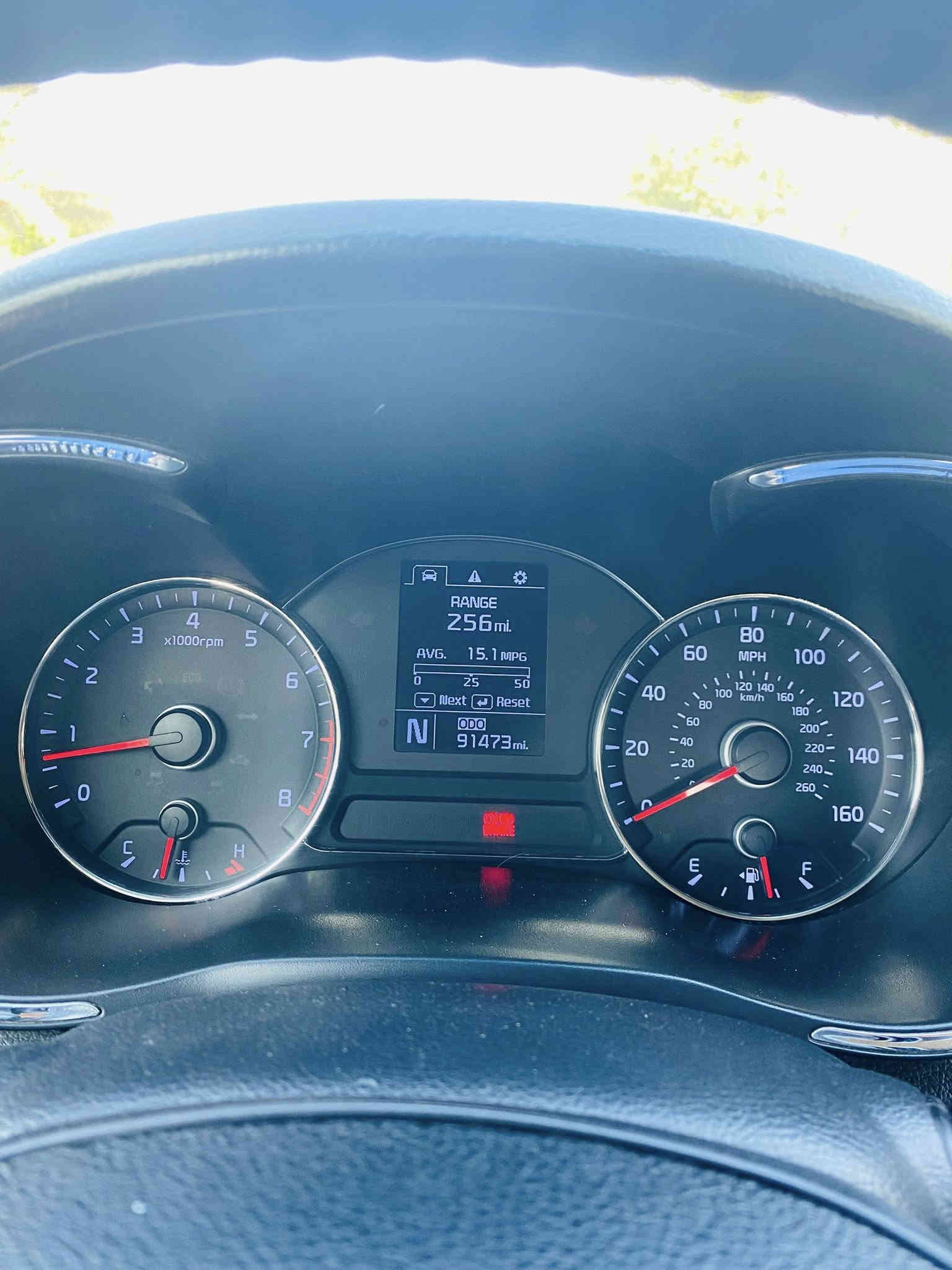 السلام عليكم كيا فورتي 2015 مكينه 2000 gdi بحاله جيده جدا لا صوت لاتبخير الكير جيد جدا السياره نظيفه لحد يقارنه بالمهجومات بالسوق مداريه كلش بالنظافه ونوعيه الدهن البجم كبس السياره داخله نظيف الصدر 90 بالميه التبريد شغال وبارد السياره تاخذه كبل للشارع مال شغل ظربته شويه بالجاملغات الاماميه صفح ومن وره عله كد شبر بالحوض 
السعر 105 وبيه مجال واليجيني ماارجعه مكاني بغداد حي القاهره جامع النداء 
***********
***********
