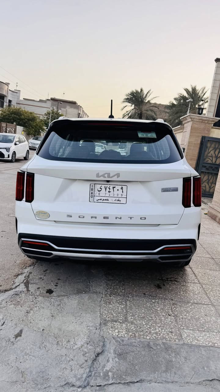 سورنتو (22) خليجي 6 اسلندر ماشيه 55 الف مابيه صبغ فقط دعاميه اماميه لغرض الجماليه مابيه حادث بيه حالوب بس بسونر يبين وبيه كم رصعه والسنور موجود ماله ومواصفاته موجوده بصور قماره حديد شاشه بصمه كراسي كهرباء 7 راكب والباقي معروف وسعره 29 وبيه مجال مكاني شارع فلسطين وهذا رقمي ***********
