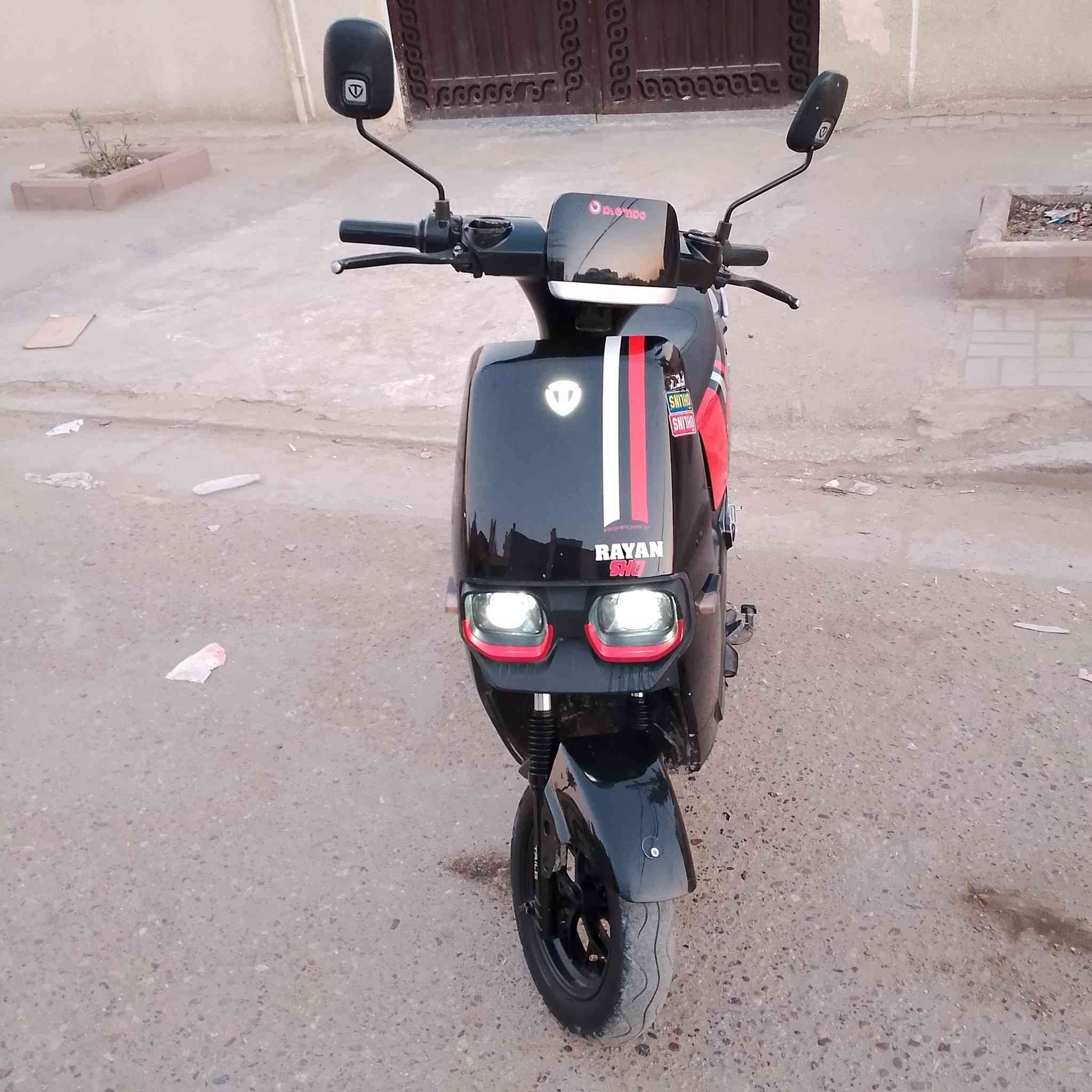 السلام وعليكم دراجه شحن للبيع
النوعيه ريان ام عيون غنيه عن التعريف 
6 بطاريات مسطرة 38 امبير جدد 
لايت عالي وناصي 
هورن 
واشاير يمنه ويسرة 
منفذ يوبياءس 
قفل ستيرن 
نضام Rبك 
نضام بارك 
نضام B 
تشغيل عن بعد 
انذار ضد السرقة 
مكاني بغداد البلديات 
السعر 575 و بيها مجال 
الرقم ***********
