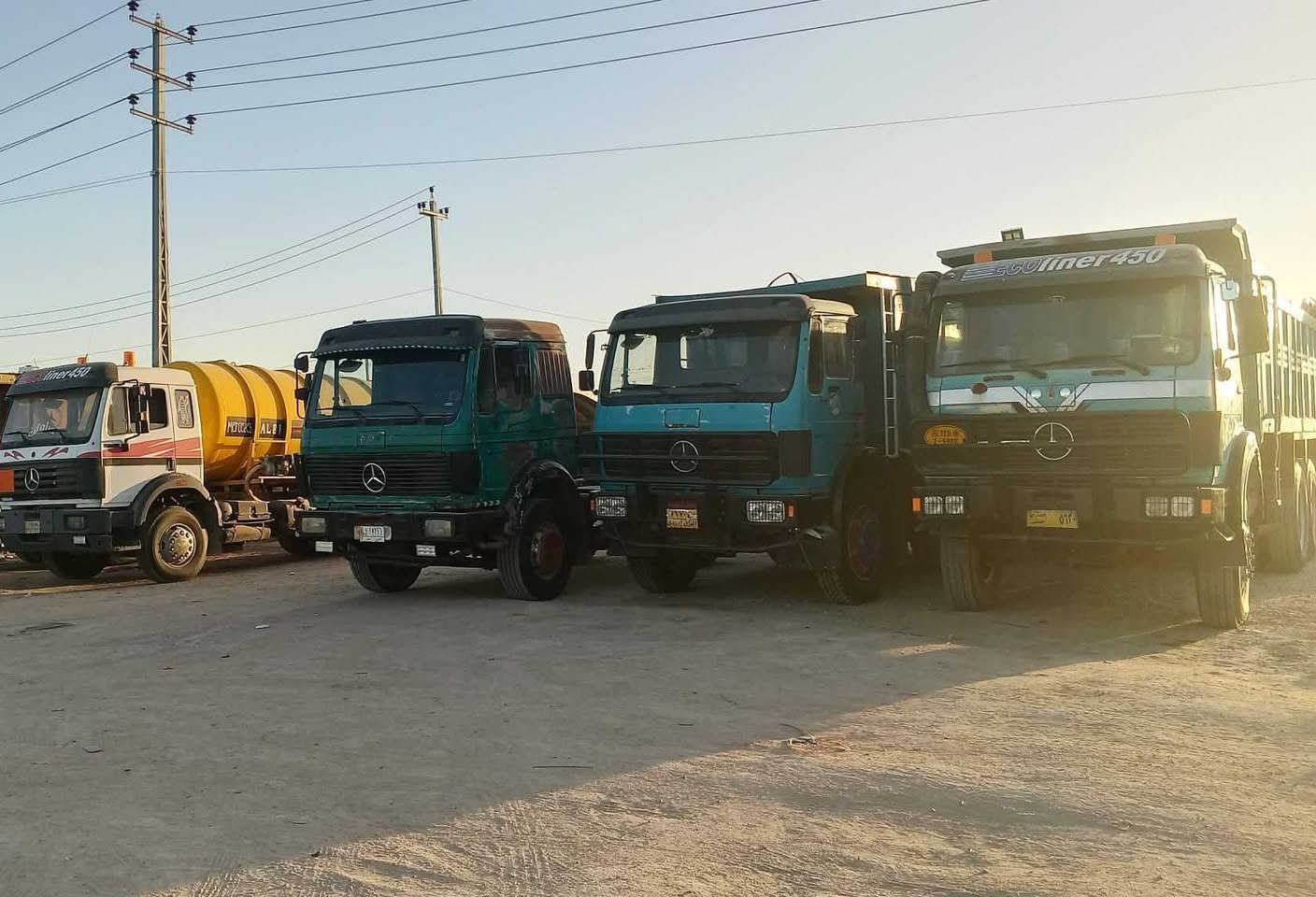 سلام عليكم للبيع المعرض على طريق كربلاء نجف خان النص عمود ***********05/٦٠٠
