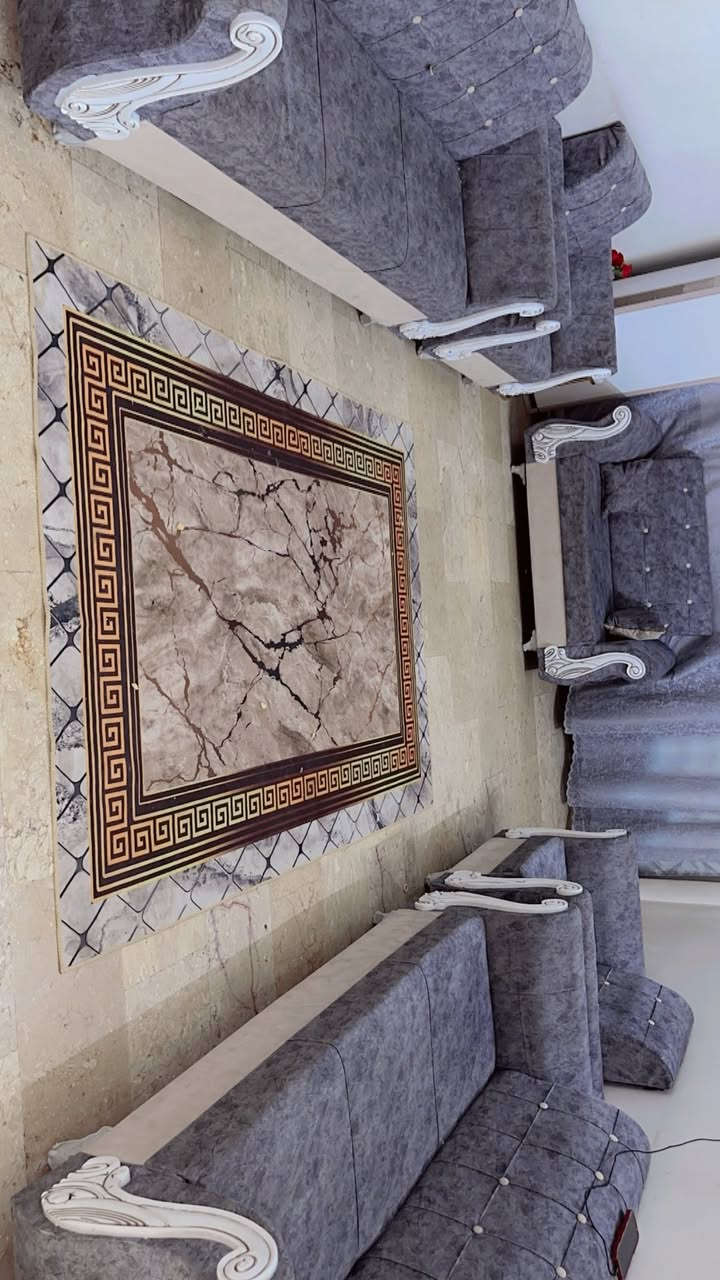 تخم جديد صارله شهر مثل مموضح بالفديو عدد المقاعد سعره 200 الف واتساب فقط ***********
