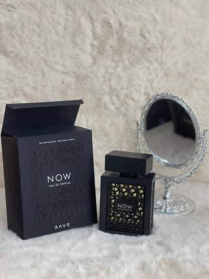 ✨عطر ريف ناو – Rave Now للرجال | Lattafa (2022) عطر يجسد الجرأة والثقة في زجاجة واحدة. ريف ناو من دار لطافة الإماراتية هو اختيار الرجل الذي يعرف ما يريد، ويبحث عن رائحة قوية، عصرية، ولافتة تدوم طويلًا. ينتمي العطر إلى عائلة الخشبي الأروماتك، حيث يجمع بين الانتعاش الحيوي والدفء الرجولي في توليفة متوازنة ومؤثرة.

✅يفتتح العطر بنفحات فاكهية منعشة من الأناناس والبرغموت والتفاح والكشمش الأسود، تمنح إحساسًا فوريًا بالطاقة والحيوية. ومع تطوره، يظهر قلب عطري غني بالأخشاب والزهور، حيث تمتزج أخشاب البتولا مع الباتشولي والياسمين المغربي والورد، لتضيف عمقًا وأناقة تعكس شخصية قوية وواثقة.
✅أما القاعدة، فهي دافئة وجذابة بامتياز، ترتكز على المسك والفانيليا مع لمسة فاخرة من طحلب البلوط والعنبر، ما يمنح العطر ثباتًا عاليًا وفوحانًا ملحوظًا يدوم لساعات طويلة.

🖤يُعرف Rave Now بكونه بديلاً مميزًا لعطر Black XS الشهير، ما يجعله خيارًا ذكيًا لمن يبحث عن أداء قوي ورائحة جذابة.
#الاصلي المنشأ الاماراتي 🇦🇪💯
السعر 15 الاف
🚘يوجد خدمة توصيل لجميع محافظات العراق ٤ الاف 🚘


**إذا كنت صاحب هذا الإعلان وتريد حذفه لأي سبب، رجاءا أرسل رسالة إلى الدعم الفني**