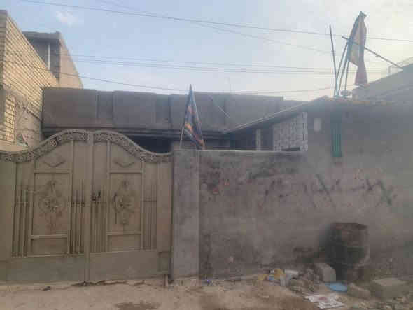 بيت 200م للايجار خلف شارع 60قرب مدخل السوق 
للاستفسار ***********
السعر 200الف قفل
