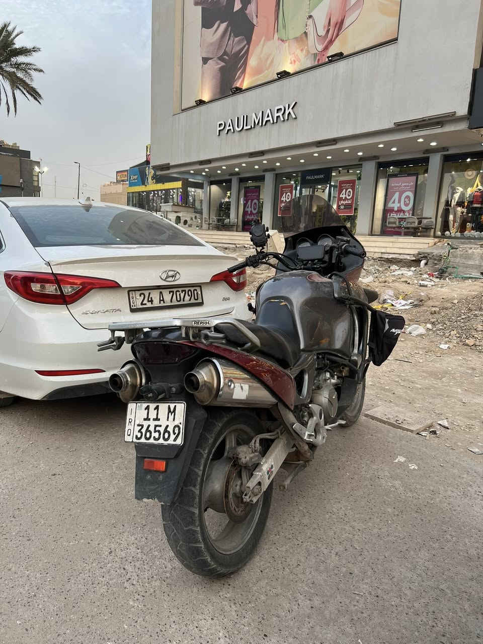 السعر السابق ٤٢
دراجة فراديرو محرك ١٠٠٠ 
الدراجة مثل ممبينة بالصور حلوة و مرتبة 
نقص الدراجة دوسات امامي الجهة اليمنة و الخلفي اليمنة و اليسرة 
و نقص بريك خلفي مشكلة بالفج و يجوز بالتنفسيت يصير 
و يرادلهة ترتيبات 
عليهة شاشة كار بلي 
رقم بغداد لوحة و سنوية 
السعر المطلوب ٣٨ 
تجي تفحص بيدك و تدلل 
الرقم واتس اب فقط (***********)
