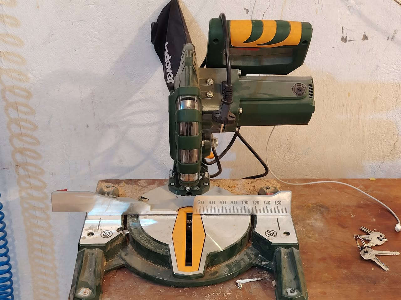 كبريسرر كامل  جديد كتر نجاره جديد البيع ***********
