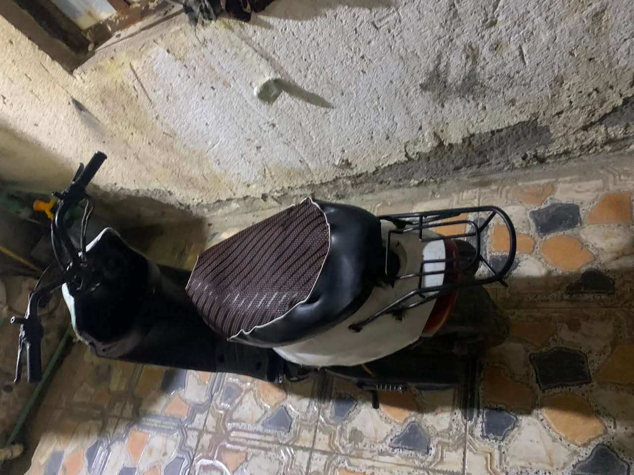 سلام وعليكم دراجه 9 للبيع دراجه نضيفه شغاله كلشي شغال بيها الدراجه 150وبيها مجال هاذ رقمي ***********

