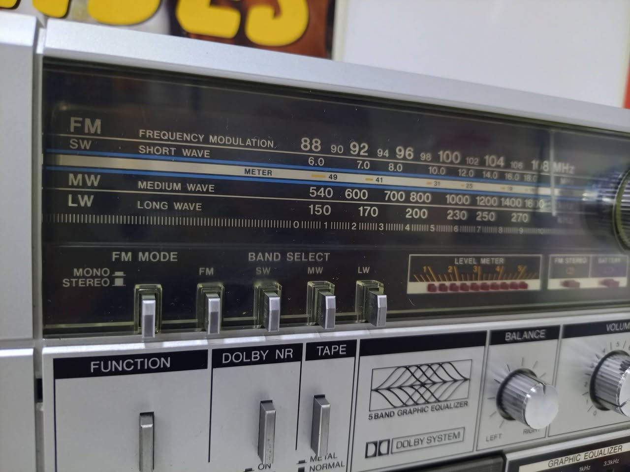 تحفه من اجهزه اليابانيه 
راديو مسجل سانيو 
انتاج اليابان 1980
موجات الراديو 4 مع FM
سحب قوي جدا للراديو 
صوت المسجل خرافي 
دبل سماعه ستيريو 
يعمل كهرباء وبطاريات 
للاستفسار مراسلة الصفحه 
او الاتصال***********
