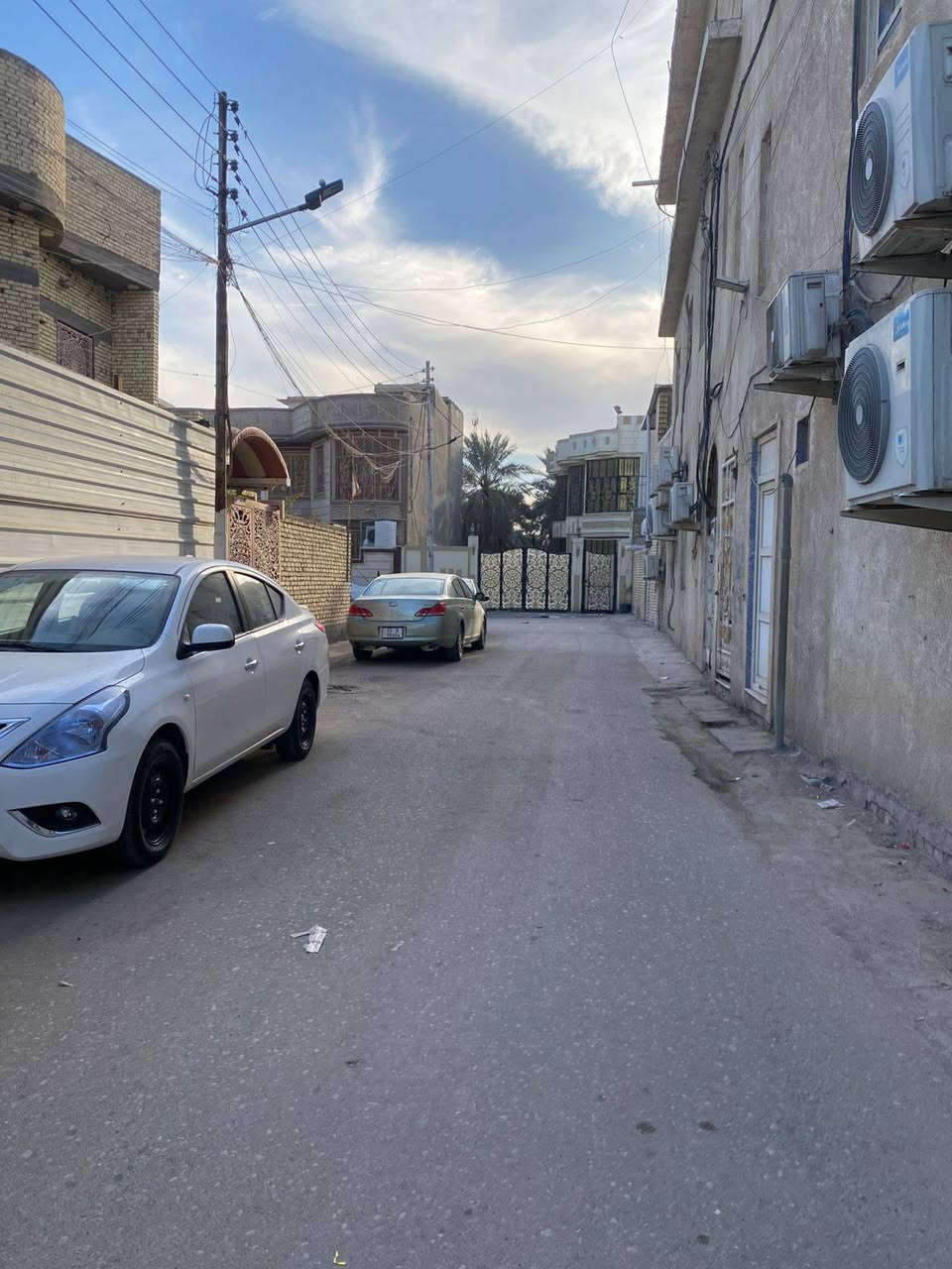 بتلو  بابوالخصيب عويسان شارع المجمع الطبي ثاني بيت عن الشارع العام السياحي 
مساحه ١٠٠م مربعه
ماي وكهرباء وتبليط كامله
طابو زراعي 
السعر ٧٥ مليون
الاتصال ع الرقم ***********
