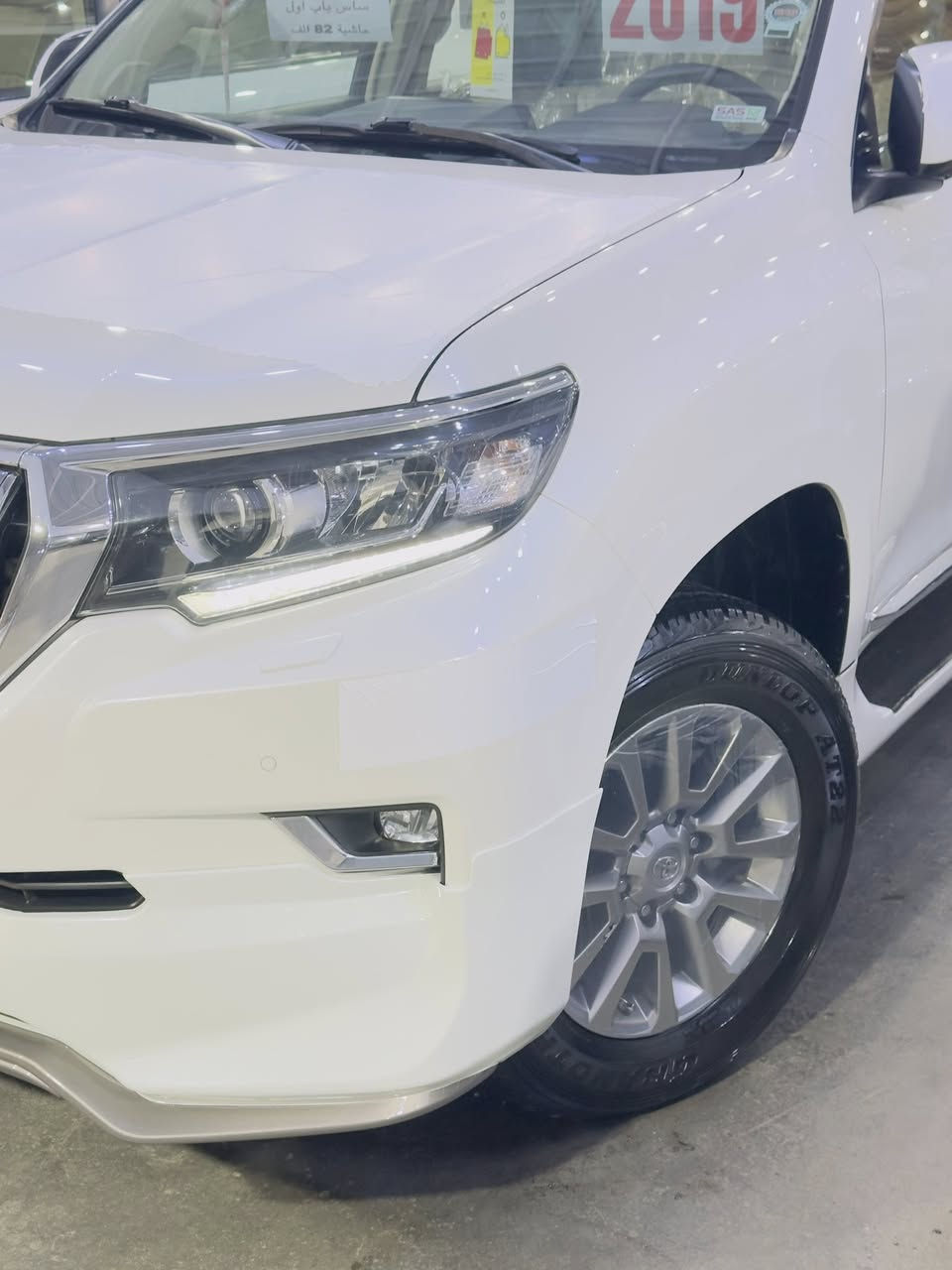 برادو 2019 VX وكالة SAS باب اول
الموصفات 

محرك 6 سلندر V6 سعة 4.0 لتر.

قوة حصانية عالية تصل إلى 271 حصان تقريباً (مع عزم دوران ممتاز).

ناقل حركة أوتوماتيكي.

نظام دفع رباعي مستمر (4WD).

التجهيزات الخارجية (فل مواصفات):

فتحة سقف.

أضواء أمامية زينون (Xenon) مع إضاءة LED نهارية.

مصابيح ضباب أمامية وخلفية.

كاميرات 360 درجة (عدد 4 كاميرات) للمراقبة المحيطية.

عجلات ألمنيوم (ويل كب) بحجم كبير.

دخول ذكي وتشغيل بصمة.

حساسات أمامية وخلفية.

التجهيزات الداخلية والراحة:

مقاعد جلد فاخرة (أصلي).

تبريد وتدفئة للمقاعد الأمامية.

مقاعد كهربائية التحكم (أمامية).

مقاعد الصف الخلفي قابلة للطي كهربائياً.

شاشة معلومات ونظام ترفيه متطور.

نظام تكييف أوتوماتيكي ثنائي المناطق (أو أكثر).

ثلاجة مركزية (Cool Box).

الأمان والسلامة:

نظام فرامل مانع للانغلاق ABS.

نظام مراقبة ضغط الهواء في الإطارات.

وسائد هوائية متعددة.

مثبت سرعة.

رقم بغداد تحويل ثاني 

البيع او مراوس 

مكفوله كفاله عامه ماعدا بارد بسيط جدا 

((رقم الهاتف ))

☎️***********☎️
