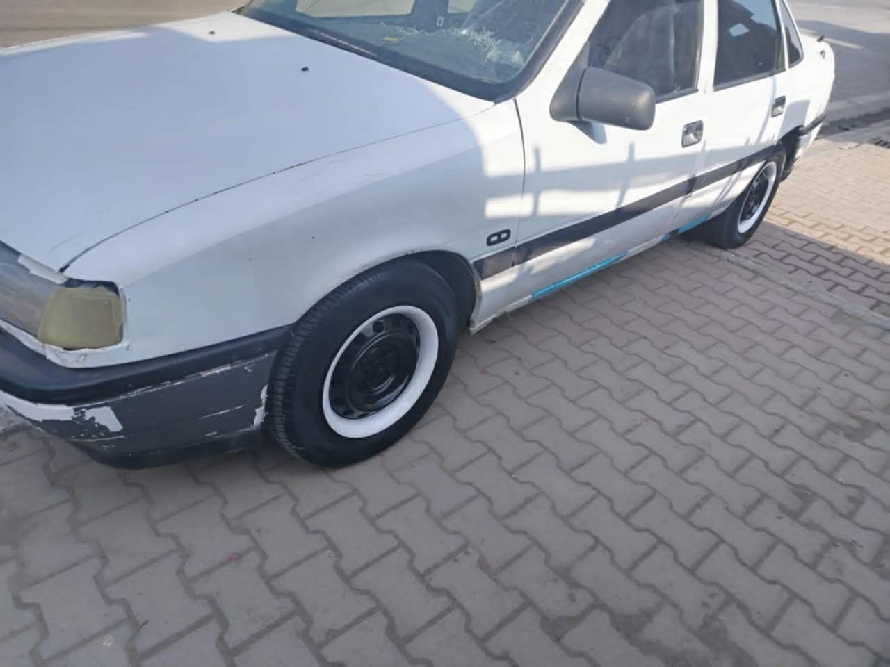 سيارة اوبل موديل  93 اللون ابيض محرك جديد كير نضيف وشرط نشاط فول  تجي تفحص وتشغل وتشوفها بعينك  للاستفسار الاتصال برقم ***********
