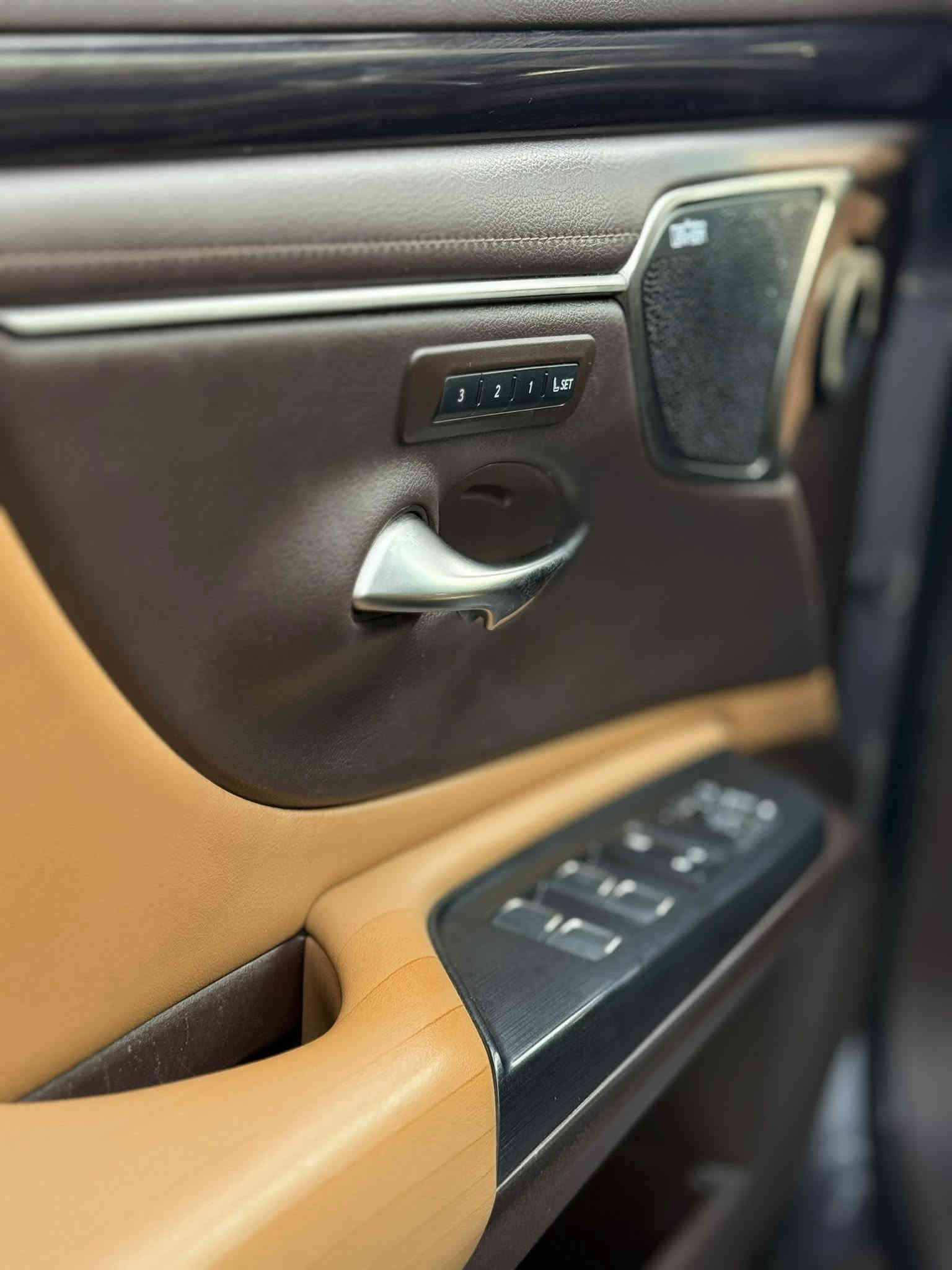 Es300h
2021
هايبرد وبانزين
رقم بغداد
ضربه امامية خفيفة جدا
  مكفولة من الصبغ وبدون ايرباك وبدون دواخل وبدون شواصي
مبدل بيها فقط لايتات ودعامية والشباك
حادث موجود مع الصور
رقم شاصي مرفق ايضا بلصور
ماشية ١٢٠ الف كيلو
سيارة جديدا جدا
كامله بدون اي نواقص
مواصفات فول
سلايت
شاشة كبيرة 
تبريد وتدفئة كشن
داخل لونين
رادار امامي وجانبي وخلفي
لايت ٣ فصوص
حساس ٣٦٠ درجة
كاميرا خلفية
ماوس تحكم
تبريد خلفي
كشنات جلد وتحكمات كهرباء
صندوق كهرباء
سيدس ٦ قرص
Carplay
هواي مواصفات بيها بعد
تحويل ثاني يوم
مكانهة بغداد حي الجامعة
***********
السعر
260 ورقة
