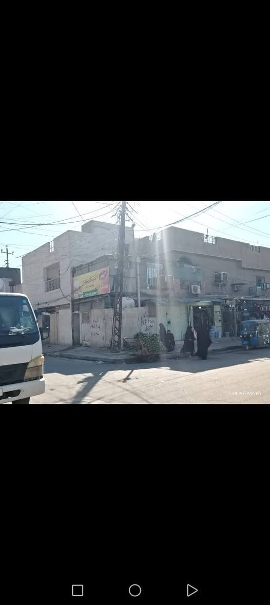 السلام عليكم بيت للبيع في رىاسه المعلمين محله 751 مساحه 300 متر ركن على شارعين مكان تجاري  للاتصال على الرقم ***********
