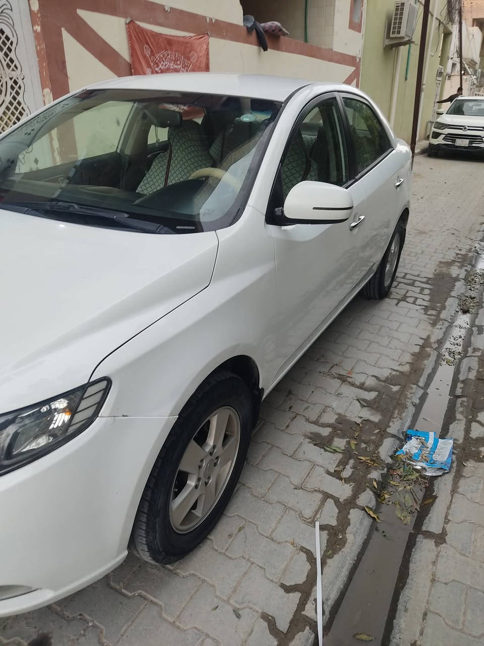 السلام عليكم
كيا سيراتو للبيع خليجي محرك 1600 لا تنقيص ولا تبخير
مكفوله من التبديل والصبغ بيه بس دحجات موضحه كدامك بصور 
حداديه صدر قبل فتره مجدده السياره مكانه نجف مكتب الرشيد
الشراي يتصل وبي خير ويدلل
ما متواجد ع الفيس 

‏‪0782 758 2688‬‏
