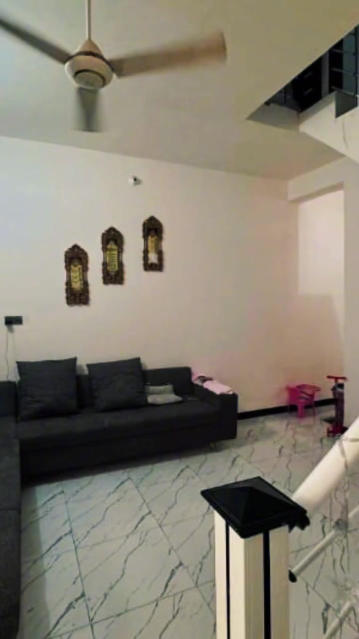 🏡 دار سكن للبيع

📍 الموقع: حي الصحة – موقع قريب جداً من الخدمات

📐 المساحة: 100 م²

🏠 التفاصيل:
✅ بناء كونكريت
✅ طابق واحد
✅ الطابق الثاني يحتوي على صالة بمساحة 5×5 م

✨ دار مناسبة للسكن وبموقع مميز

📞 للاستفسار: ***********

🏢 زورونا في مكتب العاصمة للعقار
📍 العنوان: بداية شارع مستشفى الشطرة

🌟 نسعد بخدمتكم واستقبال جميع عروض البيع والشراء.
