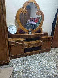 ميز تواليت • مراية • نضيف