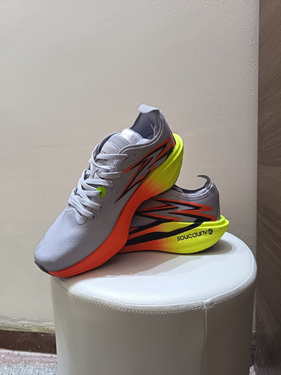 سلام وعليكم حذاء ماركه Saucony كوبي كلش حلوه وقويه قياسها ٤٠ اكتبولنه سعر وبالعافيه يم اعلى سعر للاستفسار واتساب***********
